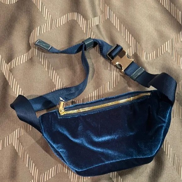 Free People Caraa velvet sling bag - Picture 7 of 9